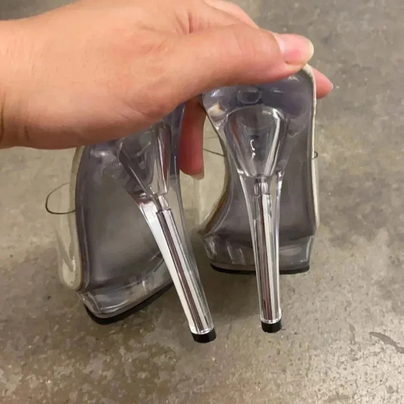 Clear  heels - Picture 4 of 7